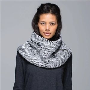 Lululemon Totally Toasty Neckwarmer
